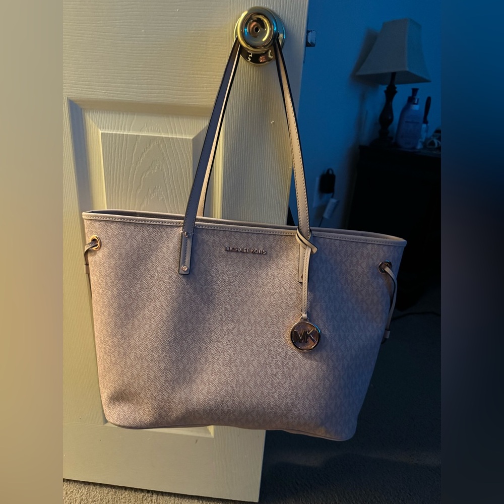 Michael Kors Jet Set Large Carryall Tote - Light Pink - EUC - LIKE NEW